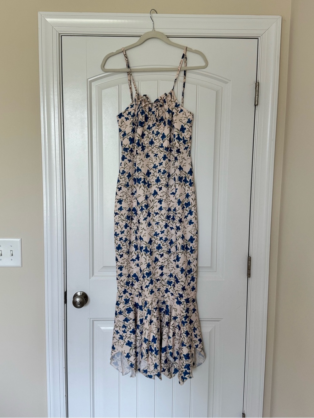 🔹 Commense Floral Slip Maxi Dress in Cream and Blue Size Medium - Picture 2 of 5